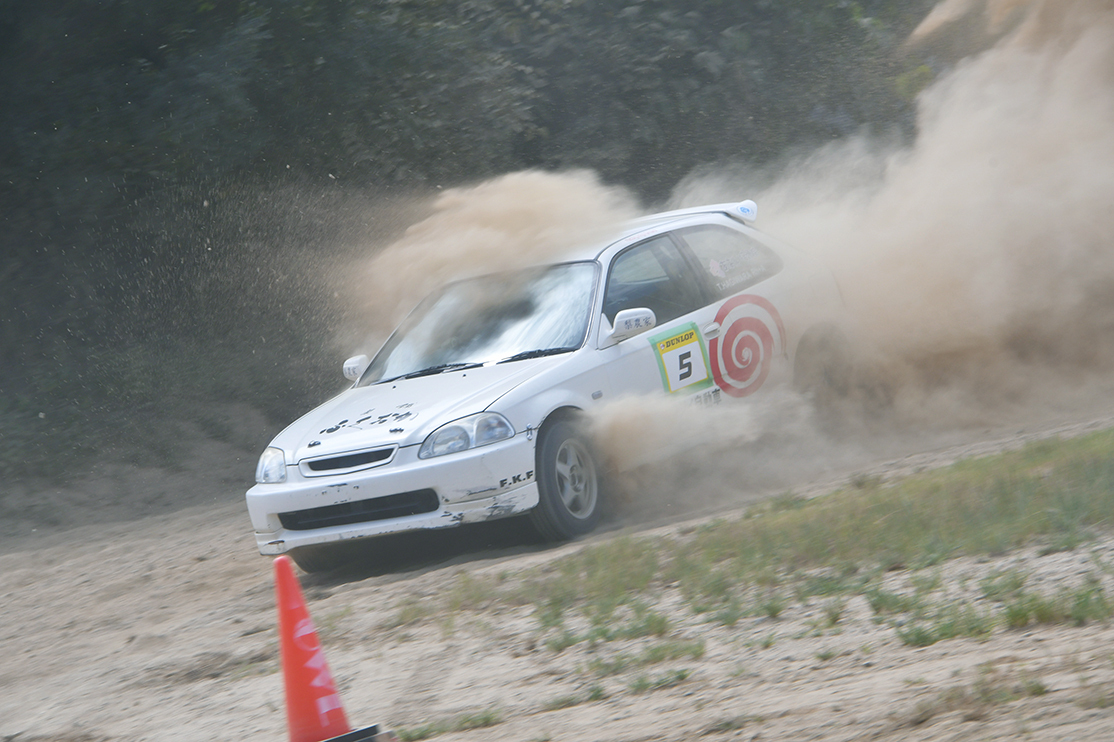 今季2戦目を迎えた四国ダートラ地区戦。萩原豪シビックが接戦を制して