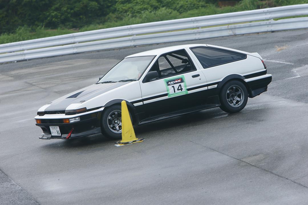九州の入門シリーズは旧車勢が大活躍 Ae86の前田耕造選手が見事な逆転勝利をさらう Jafモータースポーツ
