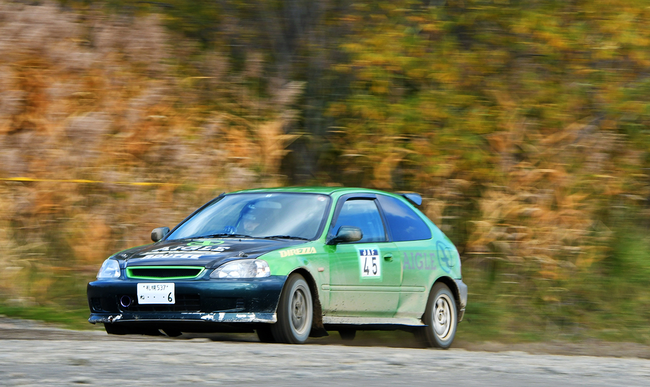 紅葉満開の北海道スナガワで、JAFカップダートトライアルが初開催