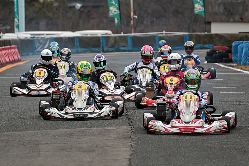 年末の最終決戦 九州エーワンサーキットで3クラスが熱闘を繰り広げた Jafモータースポーツ
