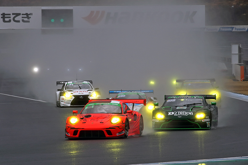 スーパー耐久開幕戦は春の嵐で途中打ち切り 優勝はd Station Vantage Gt3 Jafモータースポーツ スーパー耐久開幕戦は春の嵐で途中打ち切り 優勝はd Station Vantage Gt3 Jafモータースポーツ