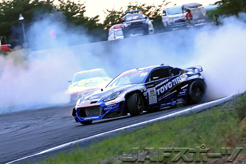 TEAM TOYO TIRES DRIFTのトヨタ・GR86が連勝でシリーズチャンピオン争いは混戦に！ | JAFモータースポーツ