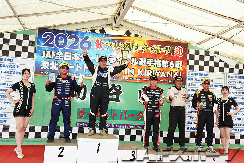 写真：Nクラスの表彰式。左から2位の細木選手、1位の河田選手、4位の宝田ケンシロー選手、5位の宮地雅弘選手、6位の山崎利博選手。3位の岸山選手は欠席。