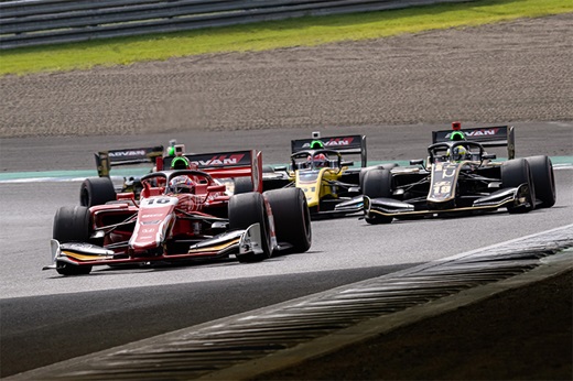 モータースポーツ競技風景