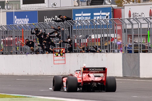 モータースポーツ競技風景